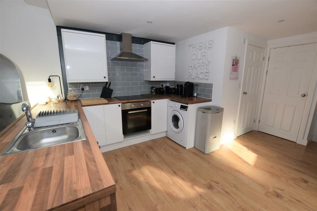 Kitchen Area.jpg