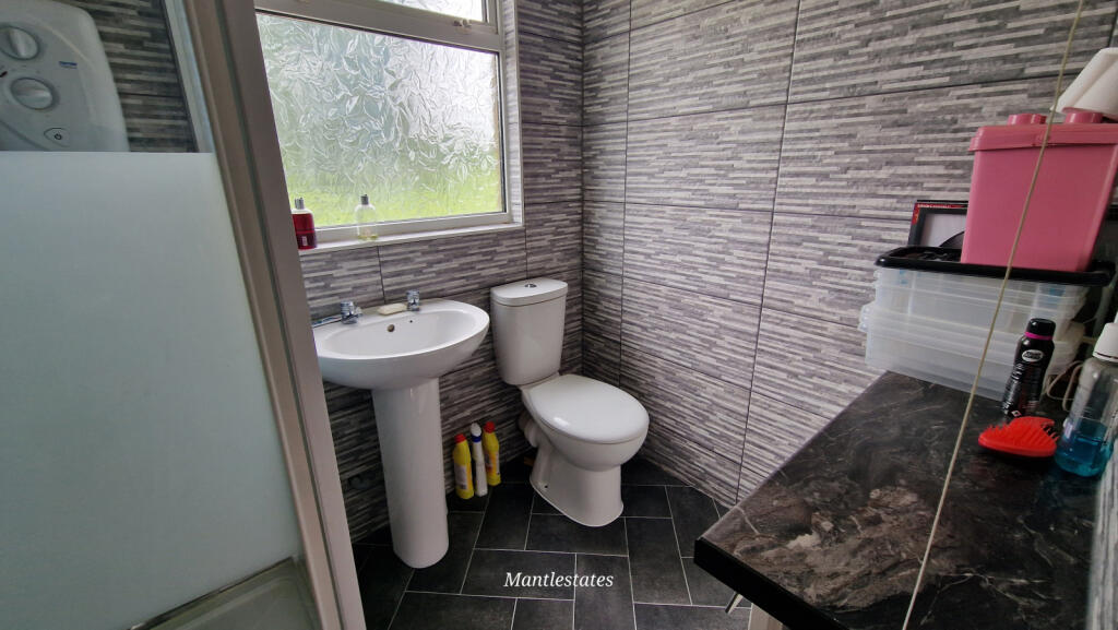 LOFT SHOWER ROOM
