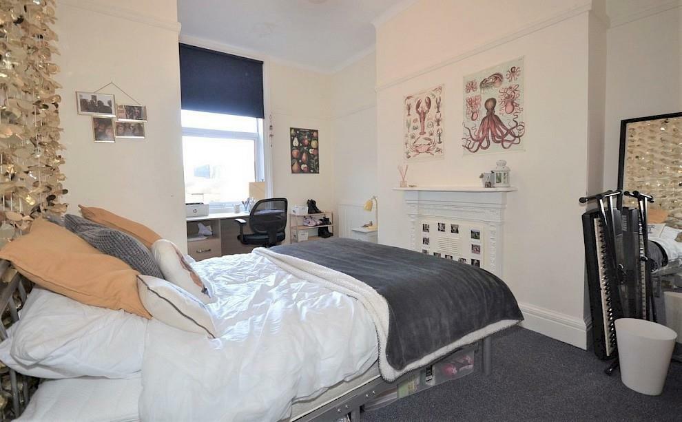 47-broomgrove-road-bedroom-4.990x0.jpg