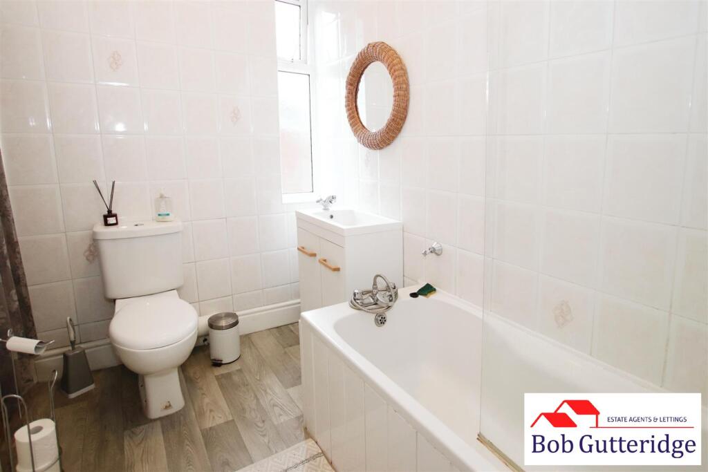 FIRST FLOOR BATHROOM