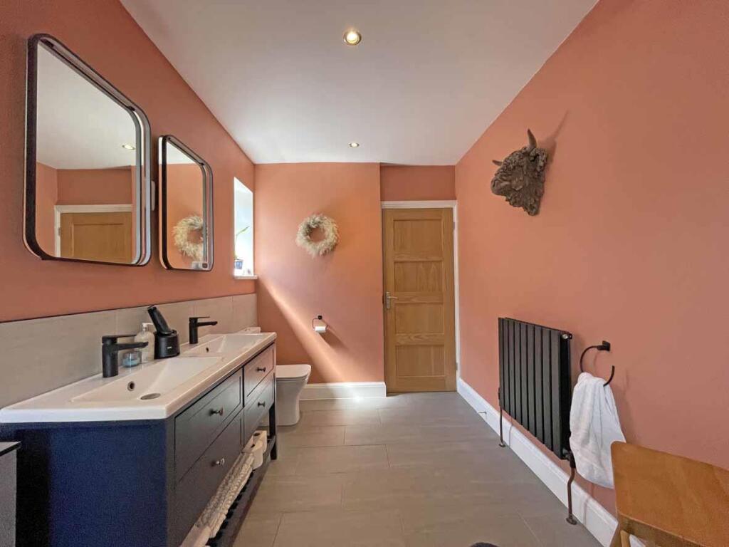 Beacon Down Avenue 40 - Bathroom 3.jpg