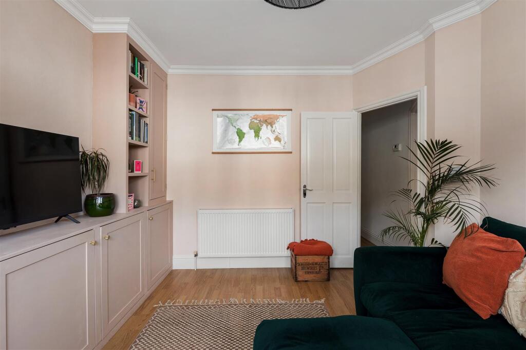 Farnborough Avenue E17