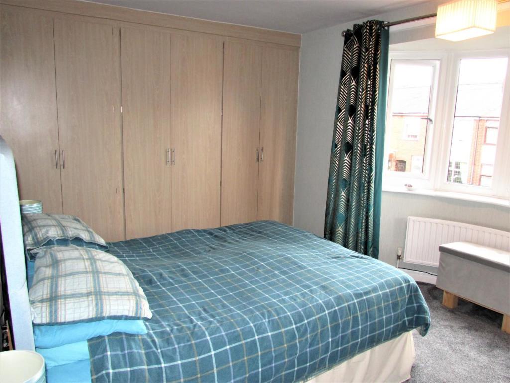 WoodfordRd42bed1.JPG