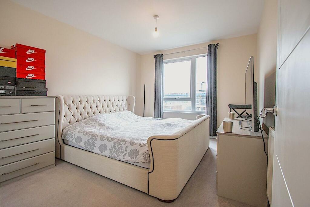 Bedroom 1.jpg