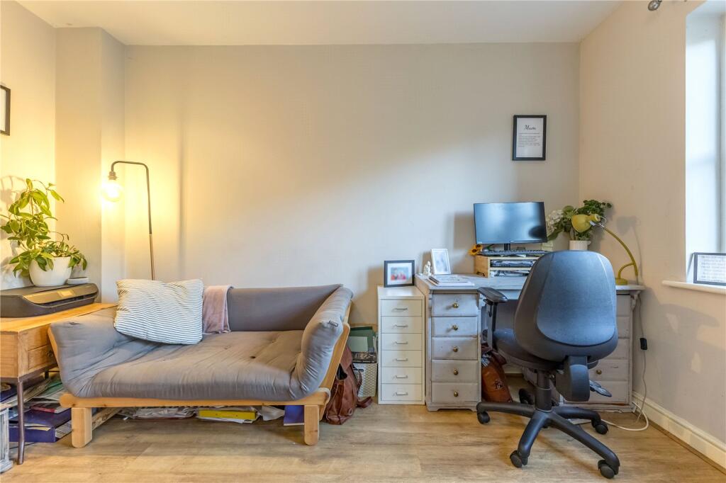 Bedroom 5/Study