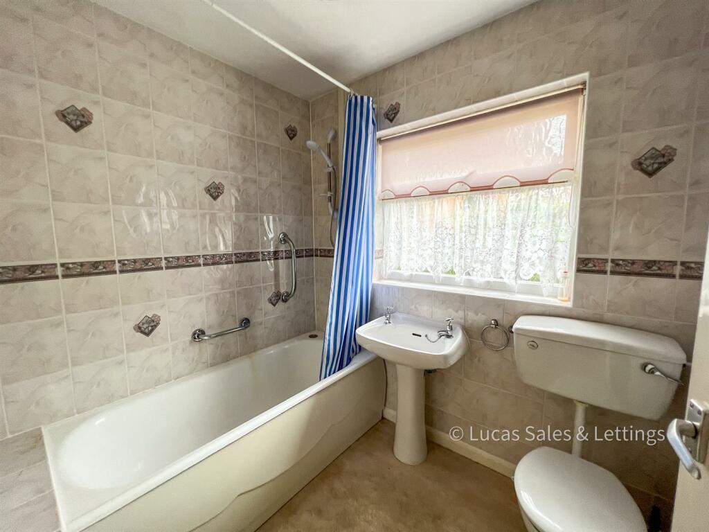 74 St Michaels Rd Kettering-02.jpg