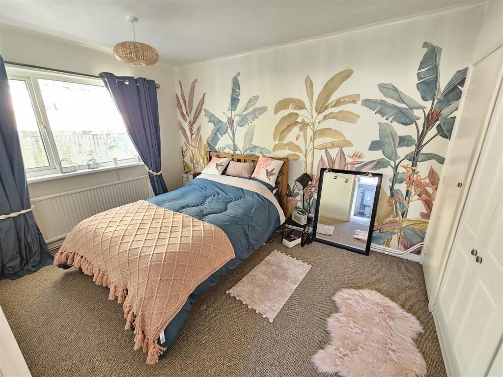 Bedroom 1.jpg
