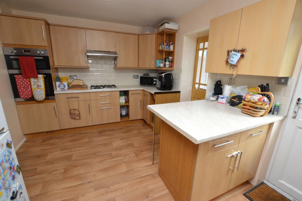 Kitchen/B'fast Room