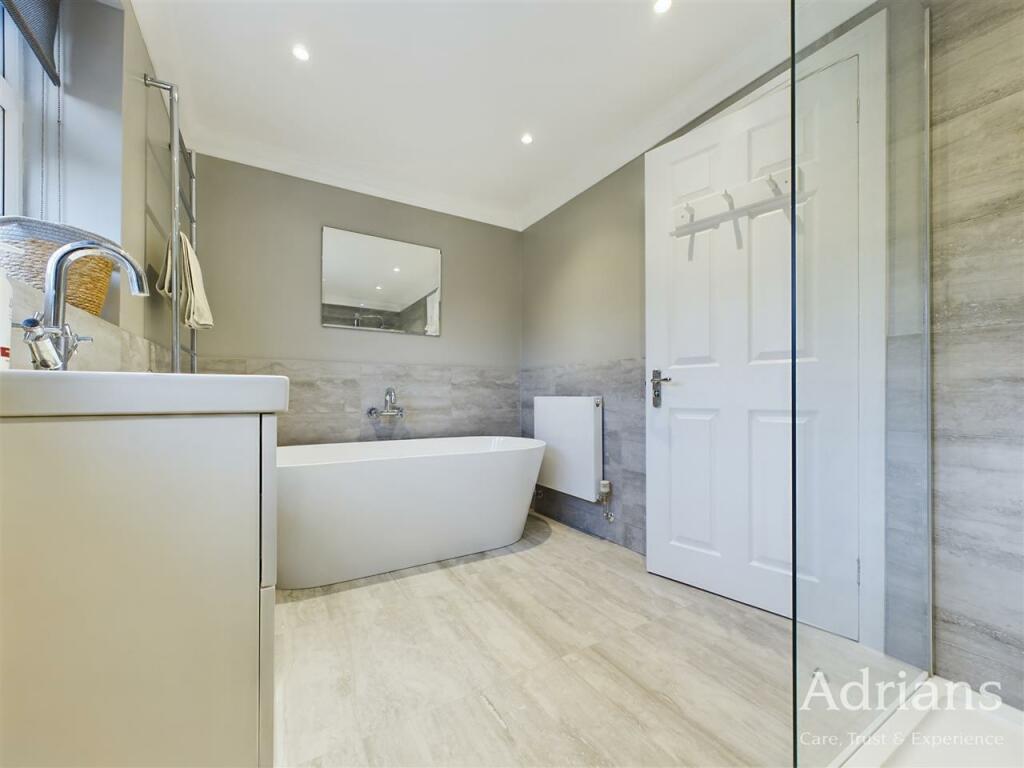 BATH / SHOWER ROOM