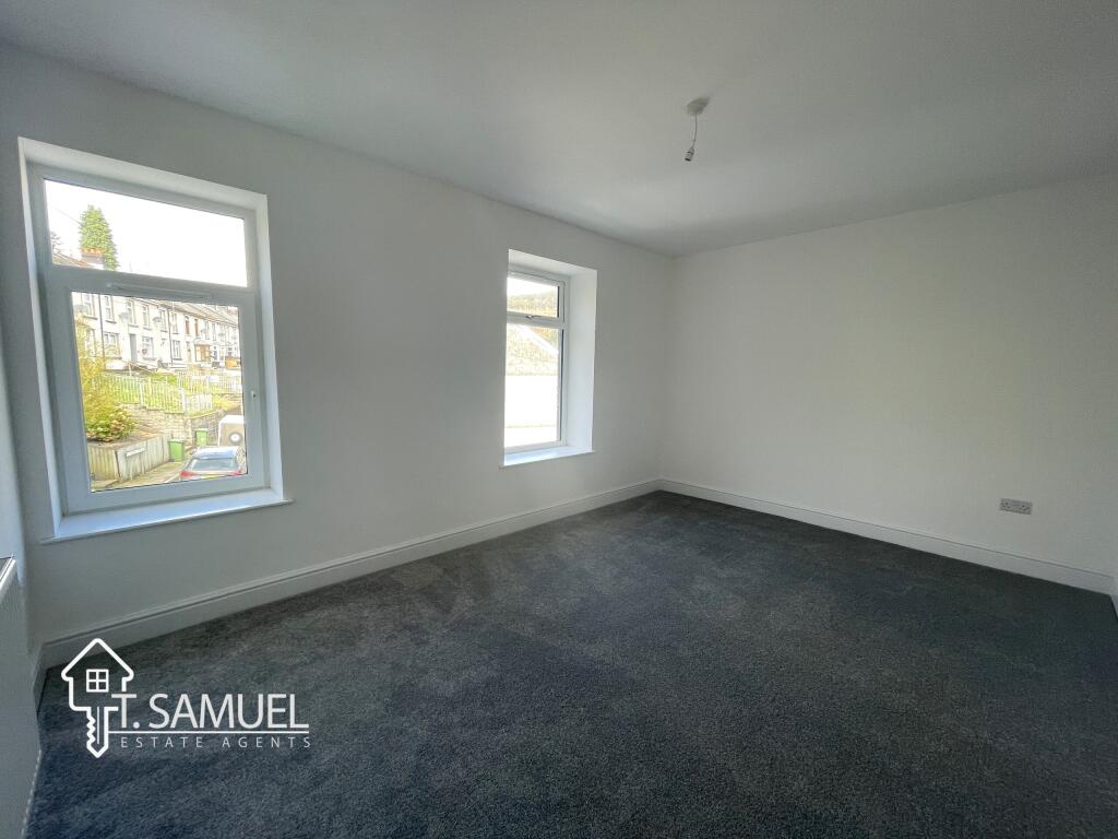 Bedroom 1b.JPG