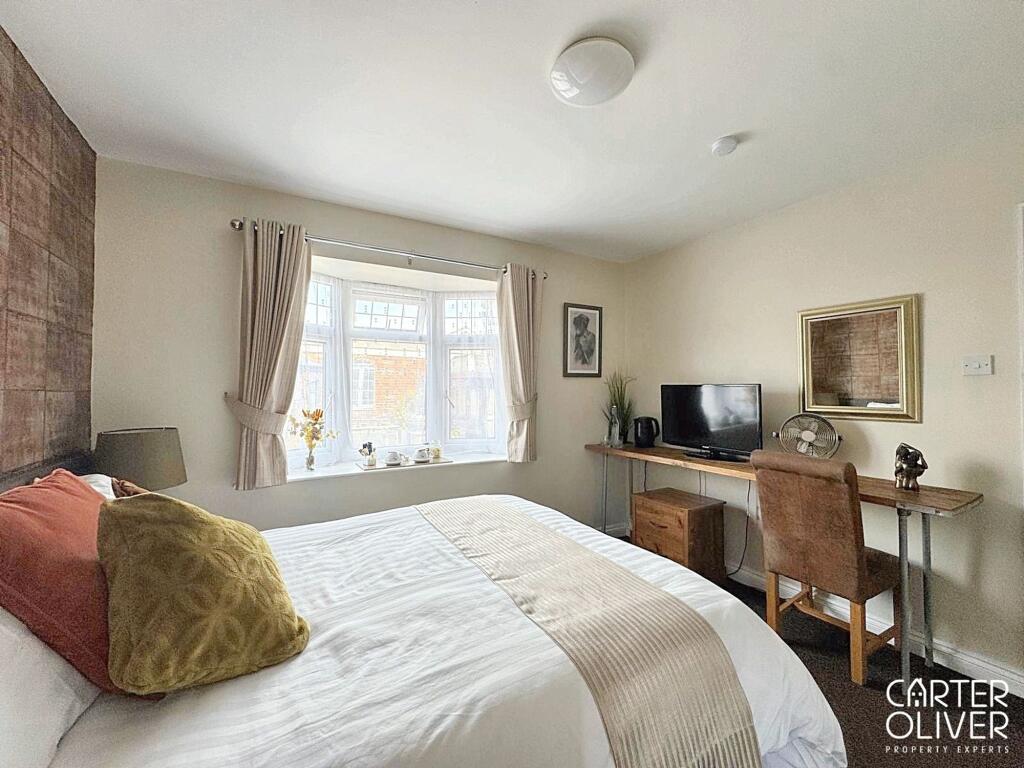 BEDROOM 2
