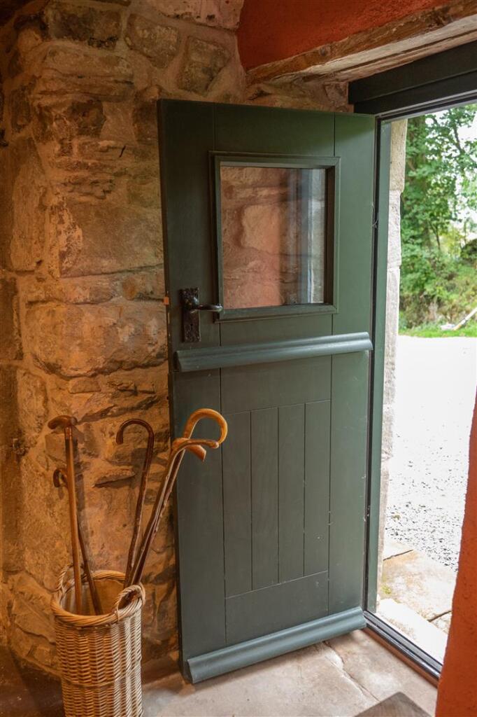 Castlehowe Entrance b.jpg