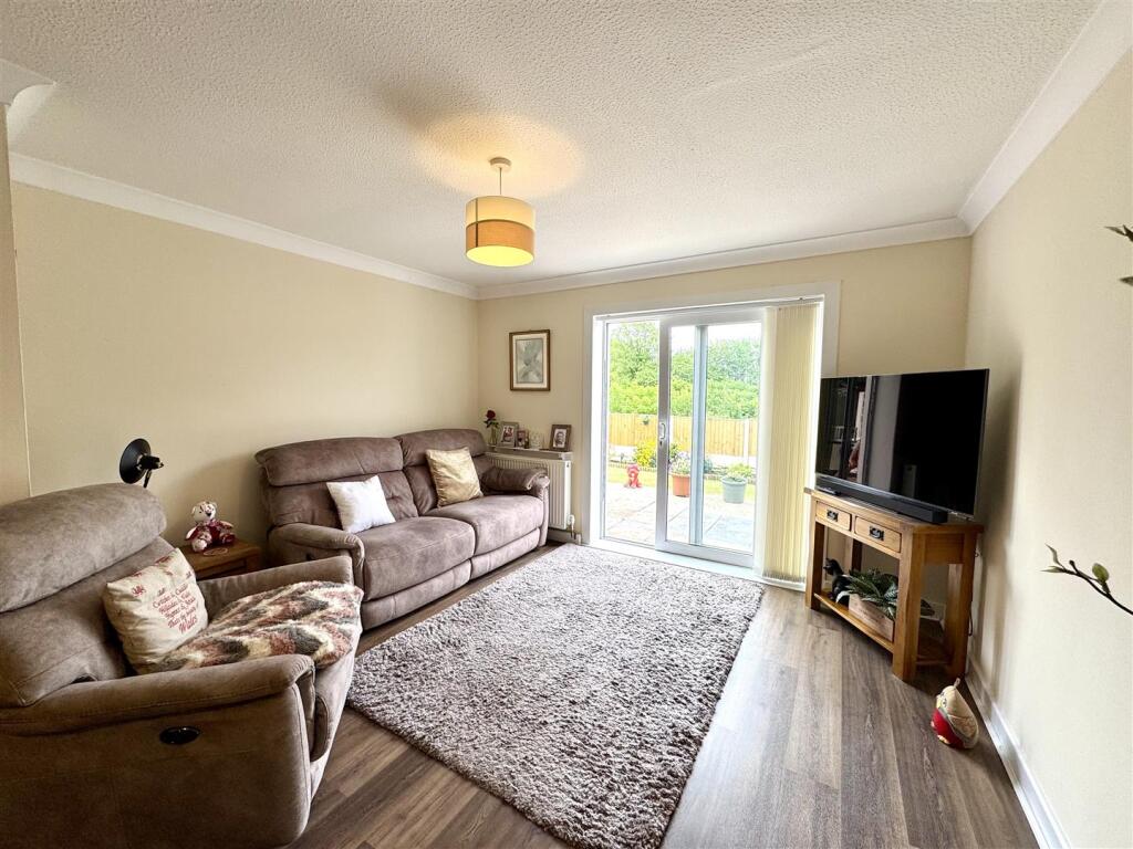 LOUNGE AREA