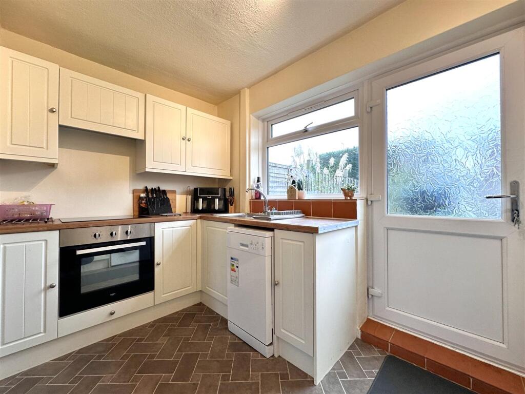 Modern Kitchen 014