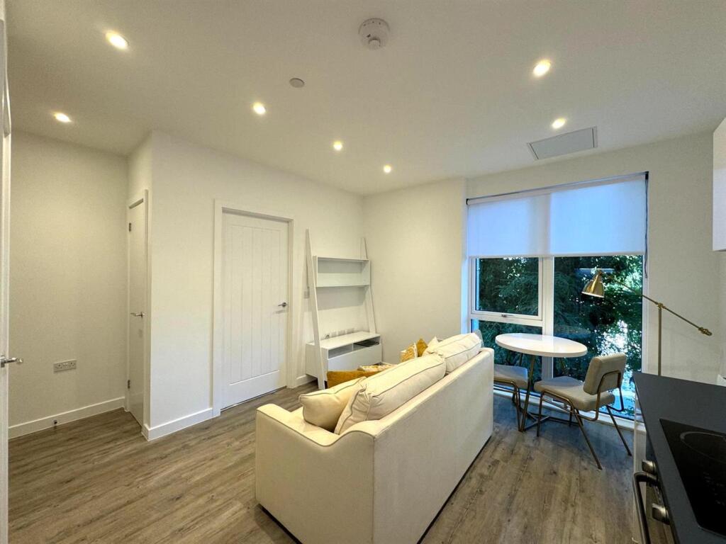 Living area pic 2.jpeg