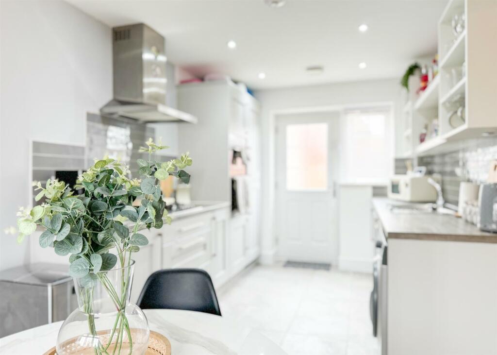 KITCHEN DINER