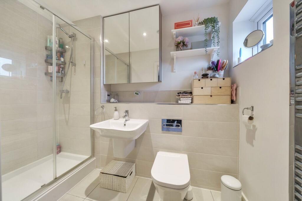 Kennett Lane, Chertsey, Surrey, KT16