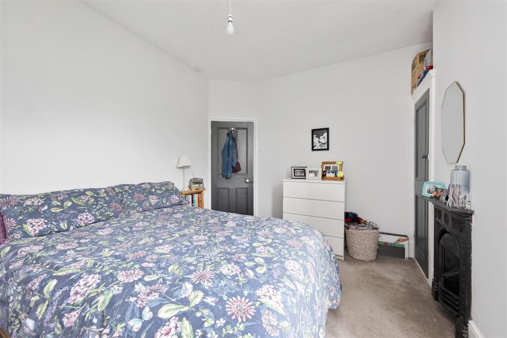 Pearcroft Road, E11