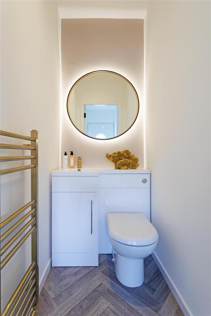 29 Churchill Cres 17.jpg