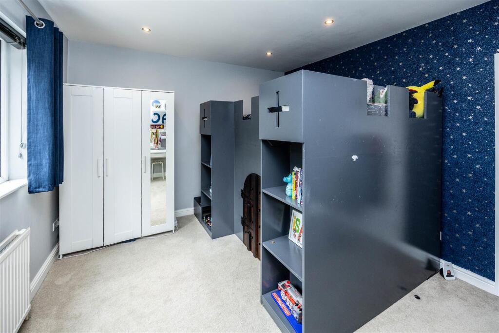 BEDROOM 2
