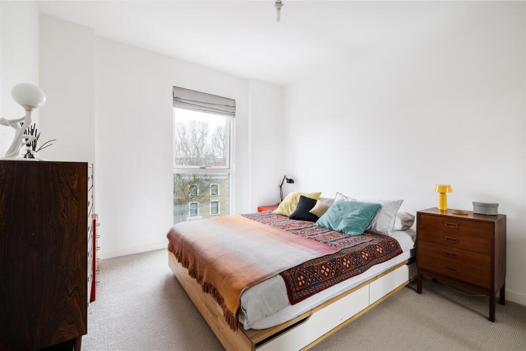 Atkins Square E8
