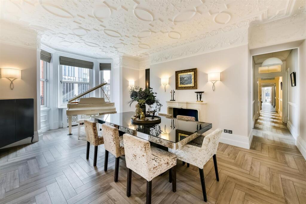 Knightsbridge Luxury  Flat 30, Wellington Court (15).jpg