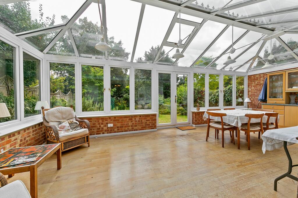 CONSERVATORY STYLE EXTENSION/DINING ROOM