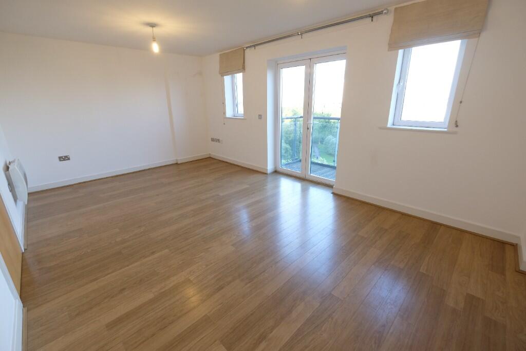 SITTING/DINING ROOM