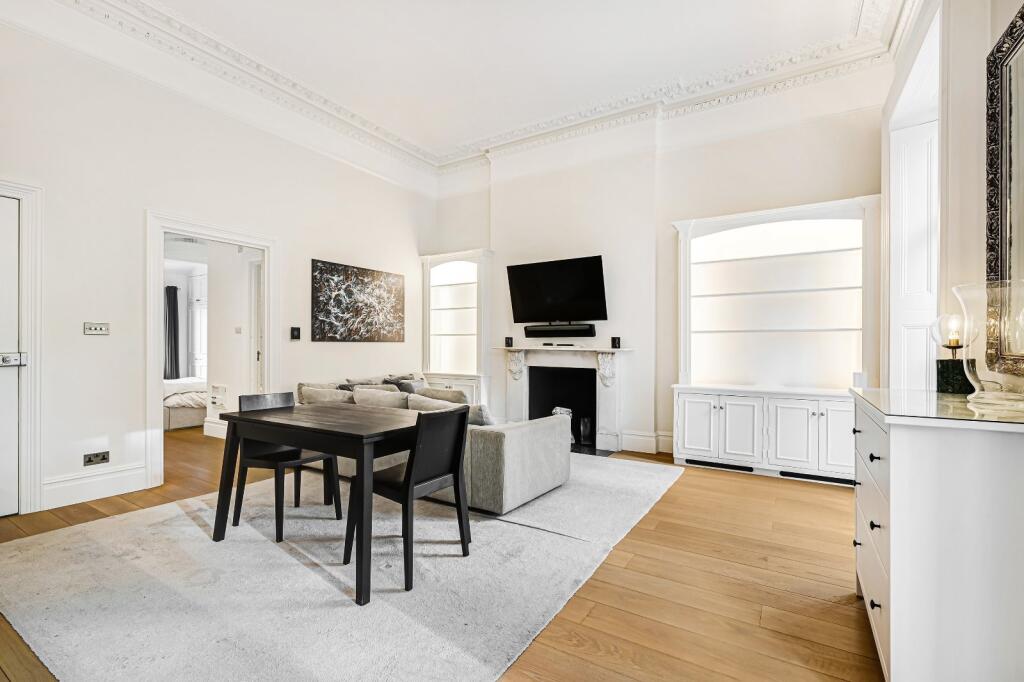 Lounge / Dining
