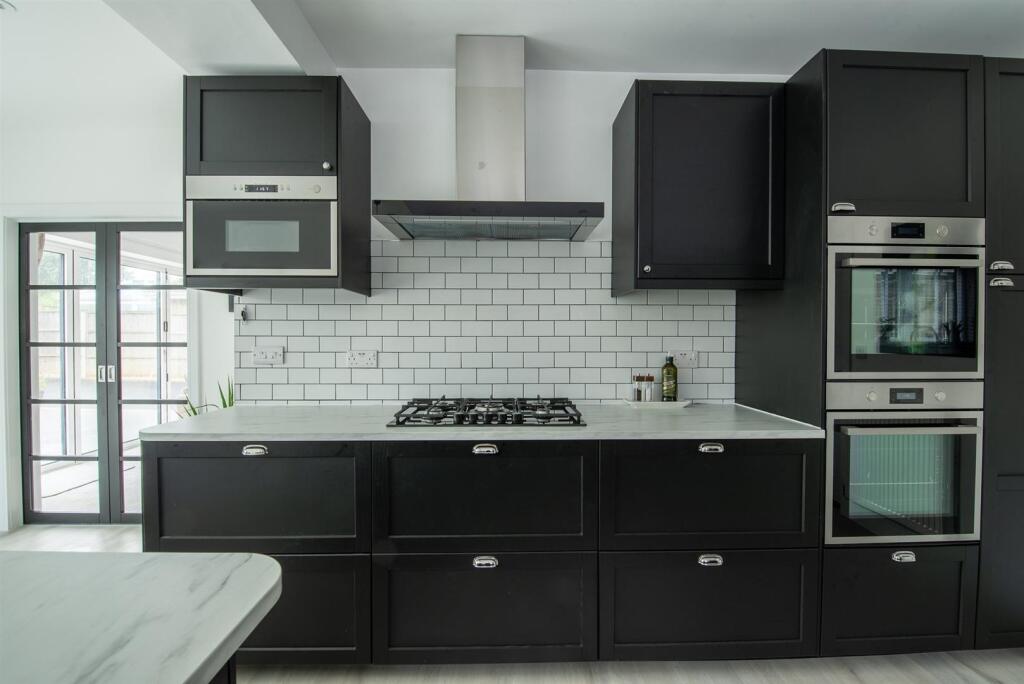 Kitchen 2.jpg
