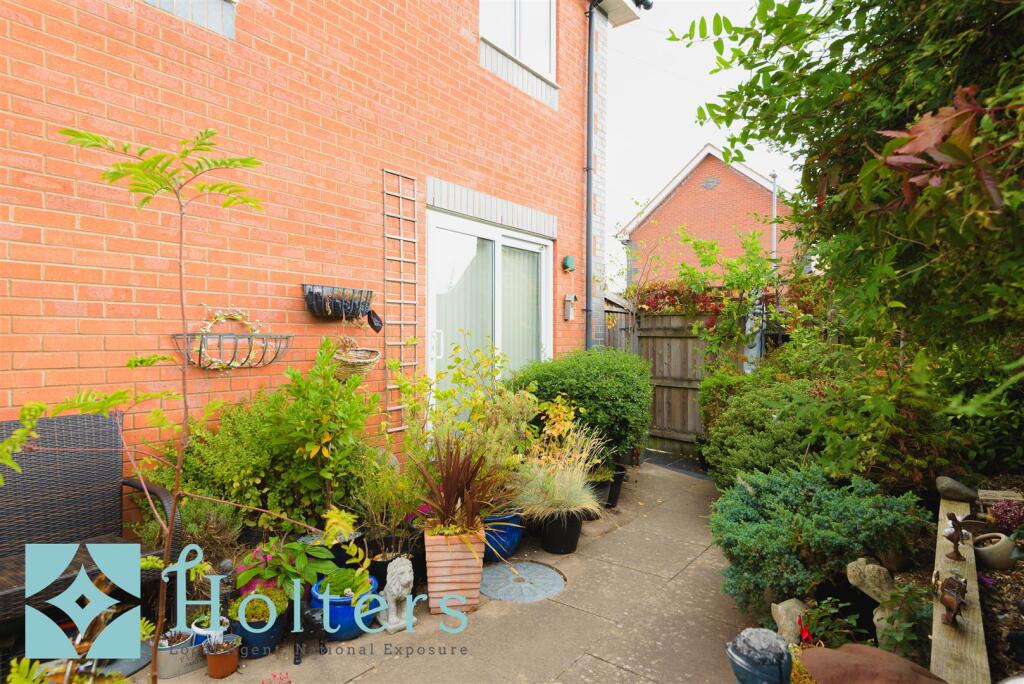 6 Canal Close, Newtown-24.jpg