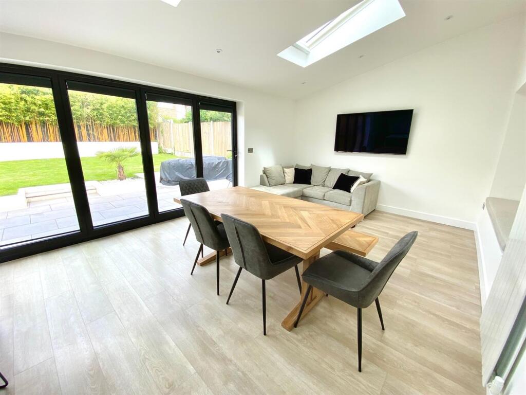 44 Broadwaters (19).jpg