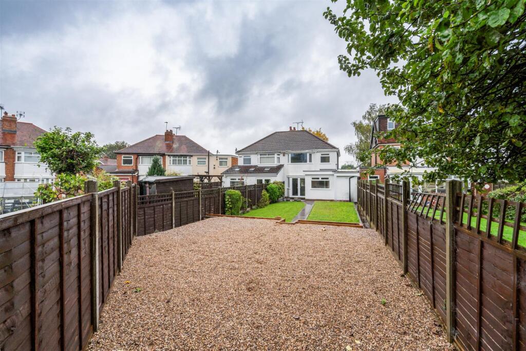 6 Hatchford Avenue-16_lo.jpg