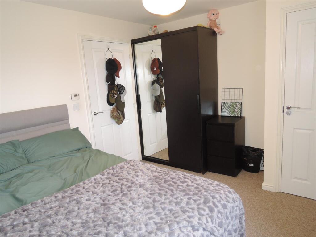 Bed 1 (2).JPG
