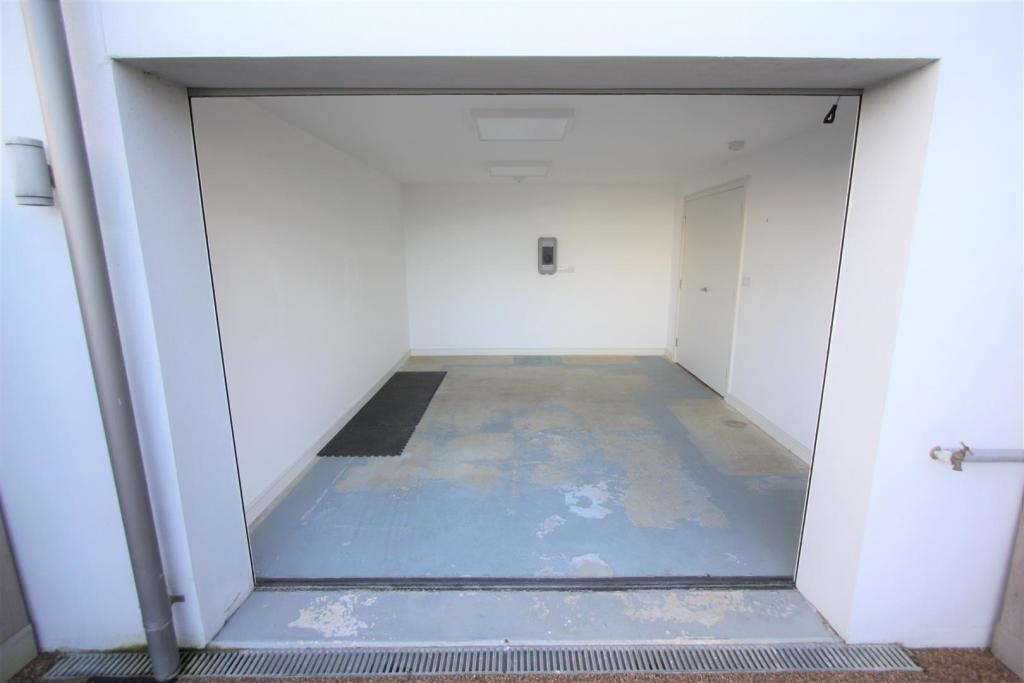 9 Towan Heights Garage
