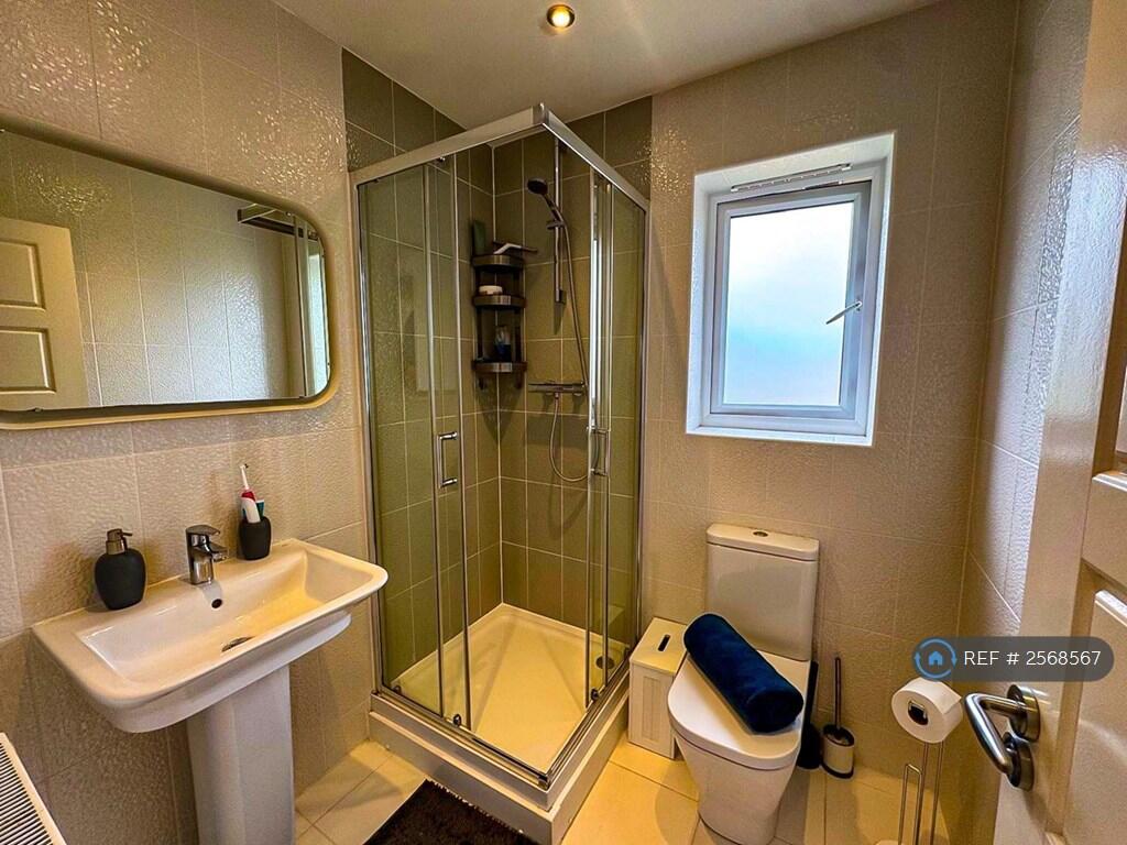 Master Bedroom En-Suite