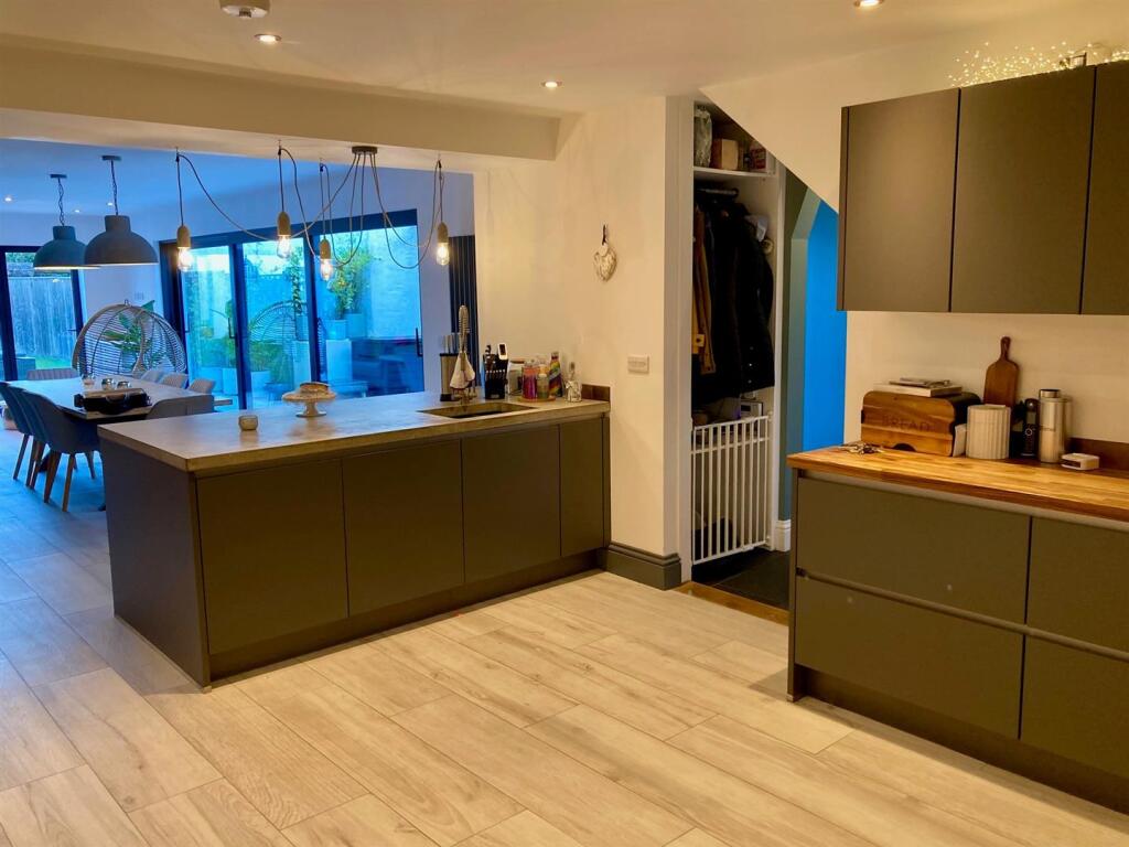 Kitchen Space 2.jpg