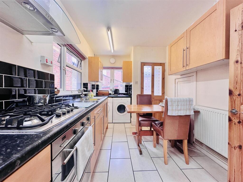 KITCHEN AND DINER