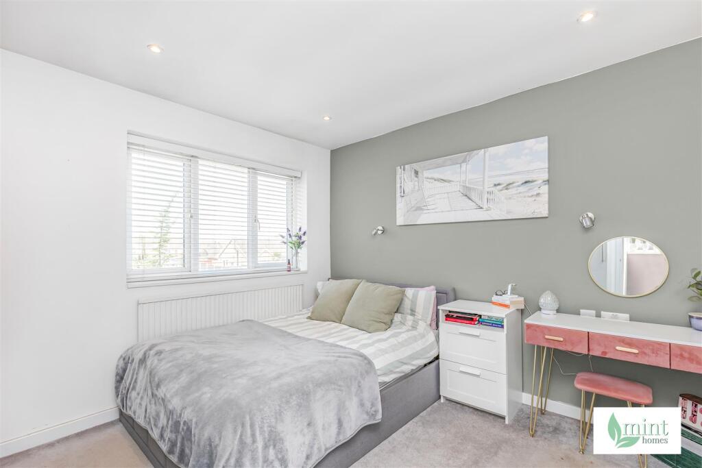 15__Engliff_Lane__Pyrford__Woking__Surrey__GU22_8S
