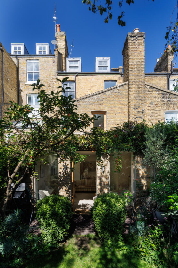 309146 - LillieshallRoad-SW4-JSouteyrat-18741.jpg