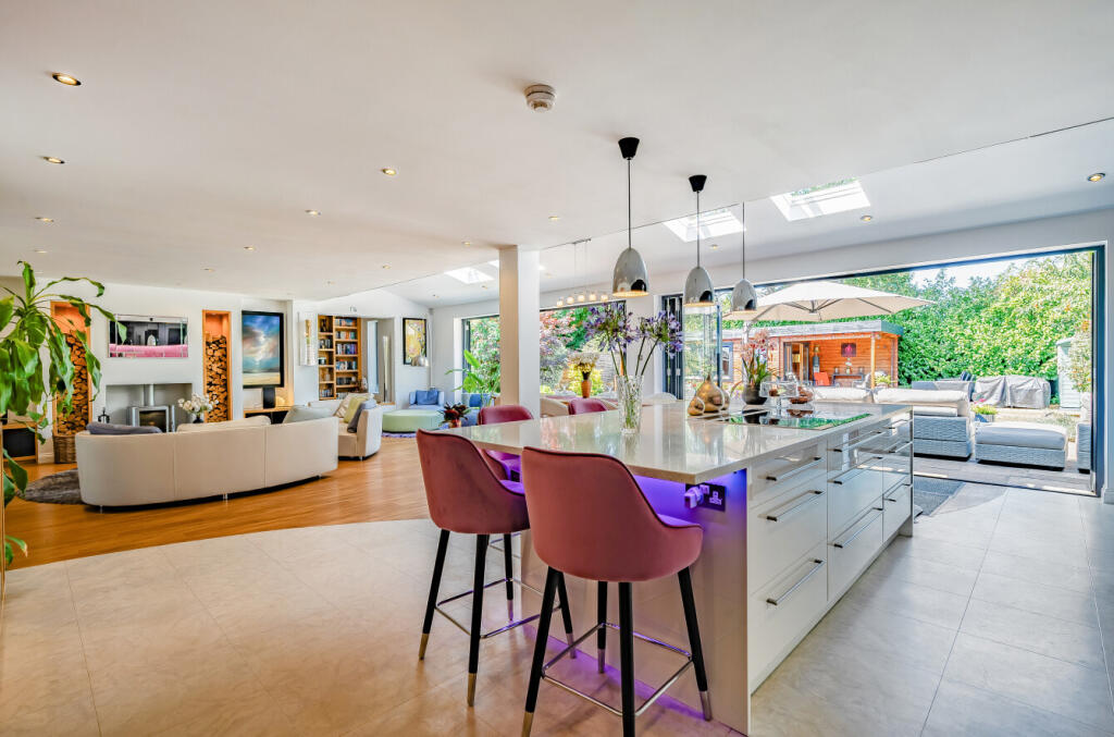 1341163-16-689f33...