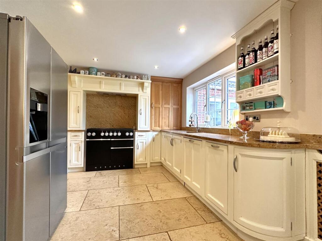 Superb Contemporary Kitchen 257