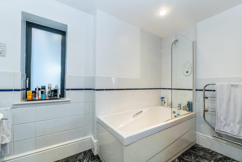 33 Kings Court 01...