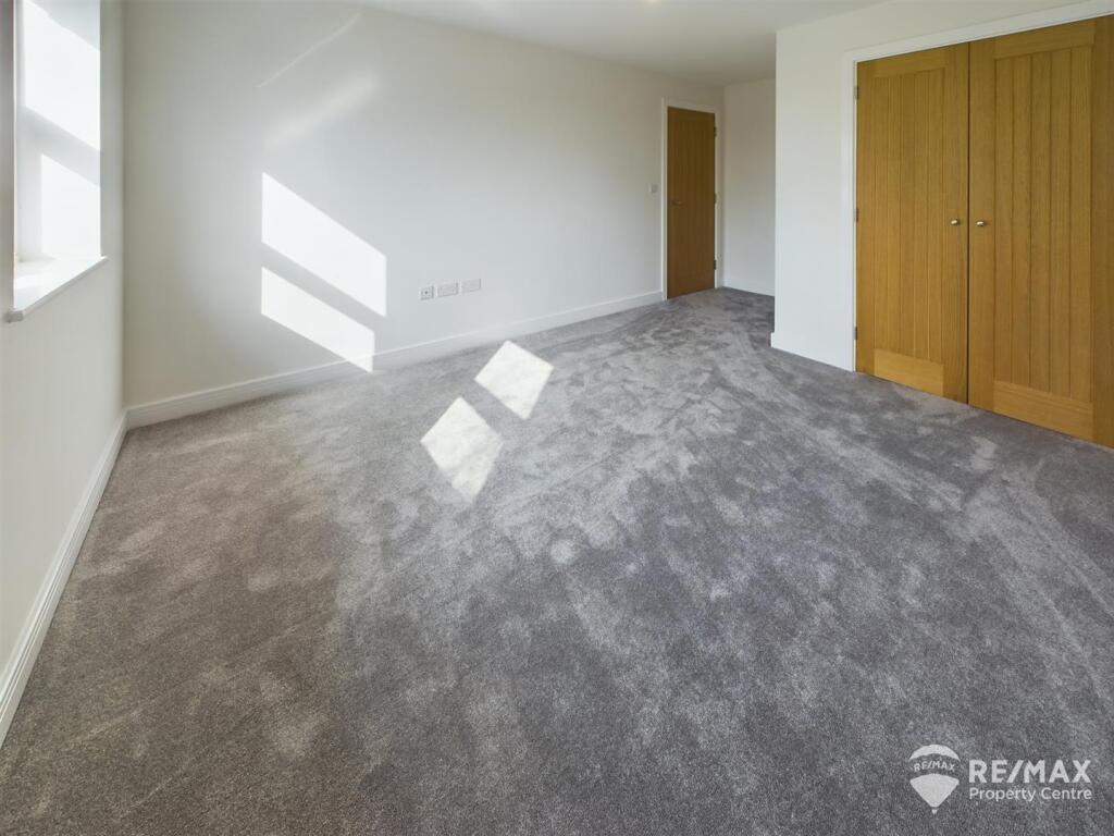 Bedroom 1.jpg