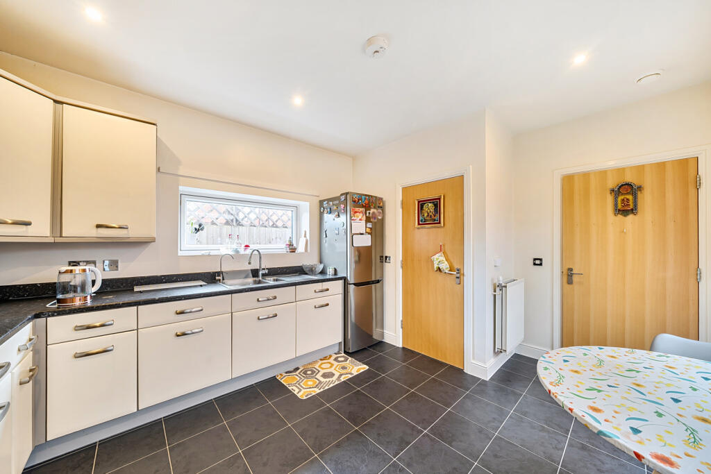 1381225-8-691478a...