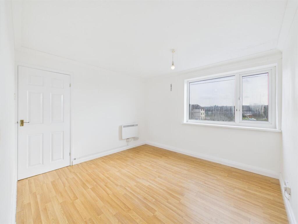 8 - 3-Bedroom Maisonette in Yate.jpg