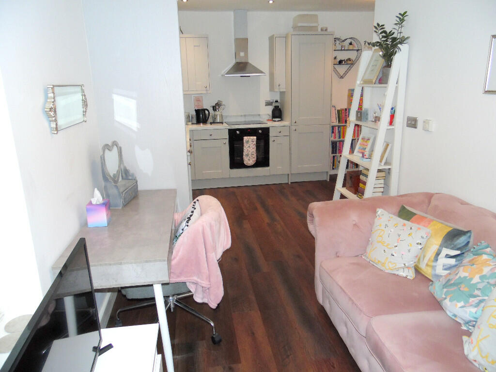 LOUNGE/KITCHEN AREA