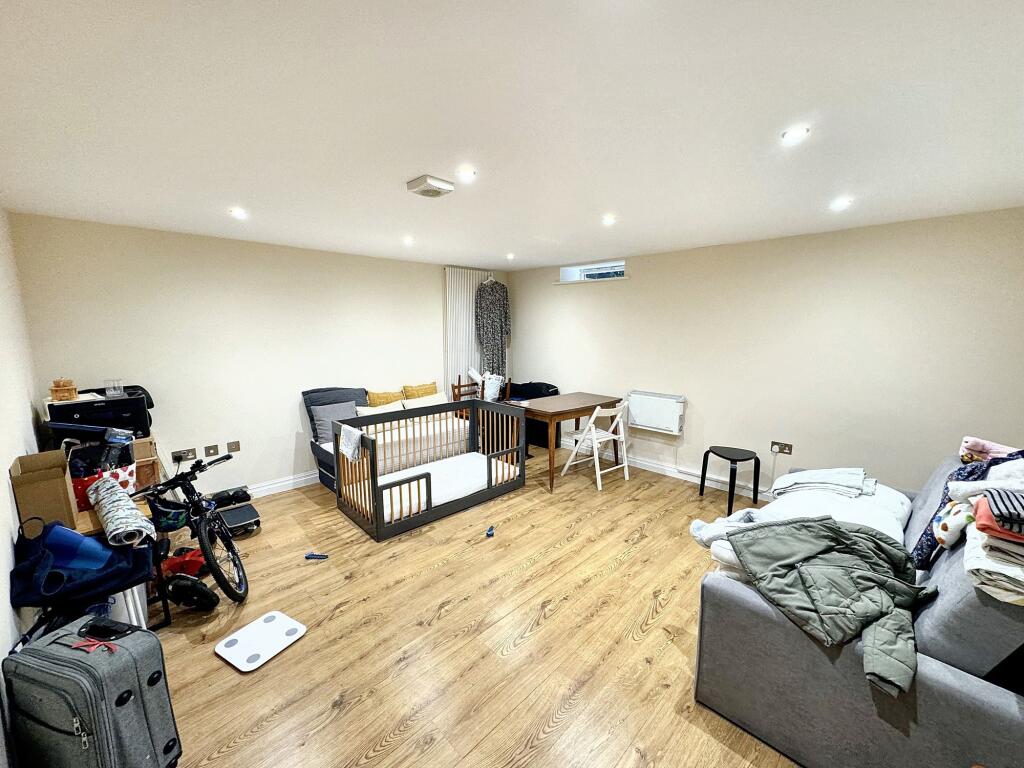 Bedroom/Reception Room