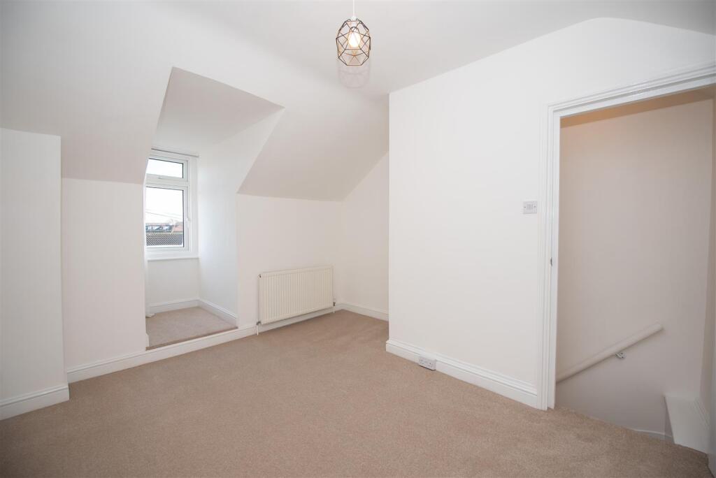 SECOND FLOOR MASTER BEDROOM