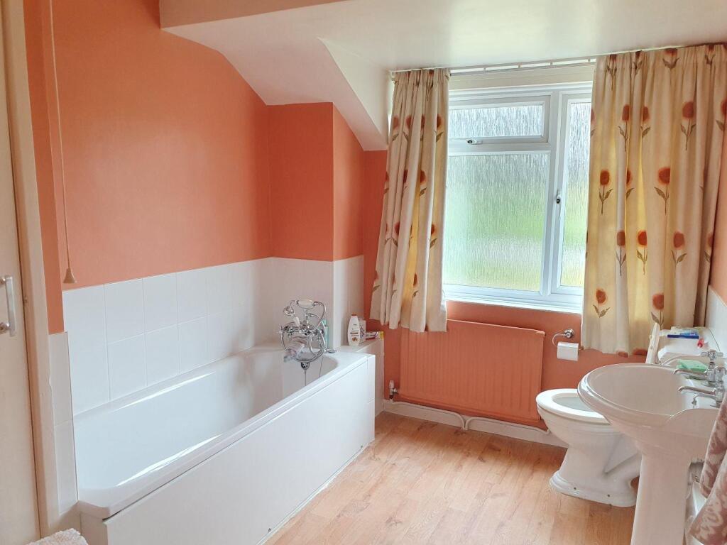 Family Bathroom.jpg